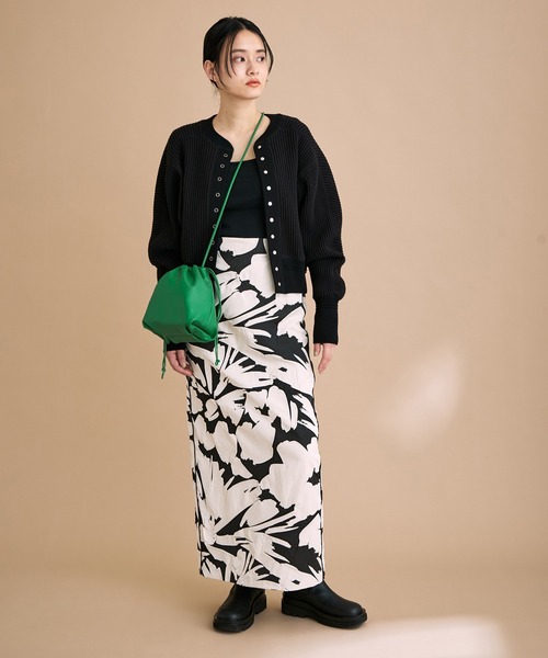 ADAM ET ROPE'（アダムエロペ）の「【WEB限定】カラー巾着バッグ（ハンドバッグ・レディース・ブラック/ベージュ/ブルー/グリーン・FREE）」の7枚目の写真