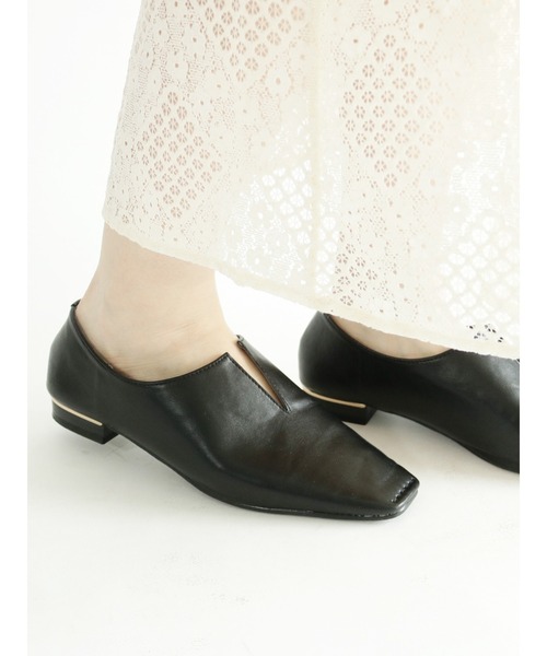 Te chichi TERRASSE(テチチテラス)の「フロントスリットフラットシューズ(その他シューズ・レディース・ブラック/オフホワイト・MEDIUM/LARGE)」の2枚目の写真