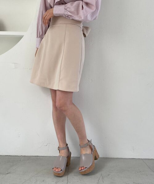 MAJESTIC LEGON(マジェスティックレゴン)の「2wayハイウストミニスカート(スカート・レディース・ブラック/アイボリー/モカ・MEDIUM)」の2枚目の写真