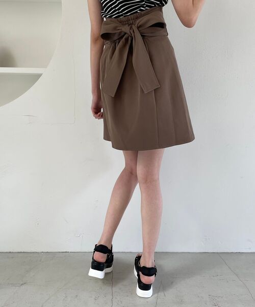 MAJESTIC LEGON(マジェスティックレゴン)の「2wayハイウストミニスカート(スカート・レディース・ブラック/アイボリー/モカ・MEDIUM)」の16枚目の写真