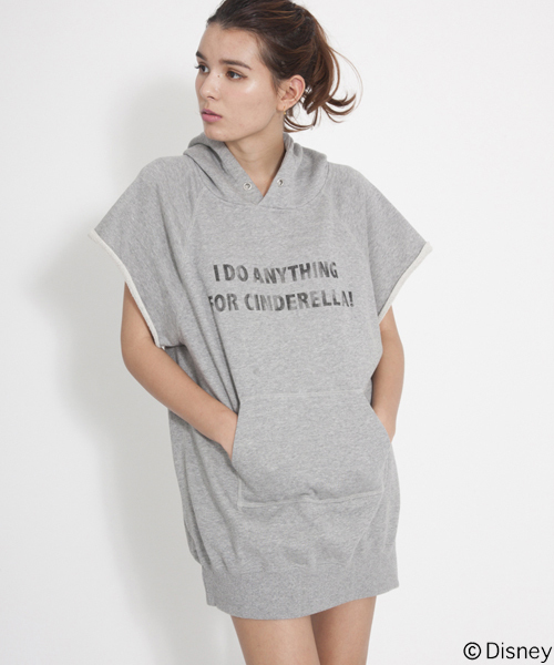 MILKFED.（ミルクフェド）の「CINDERELLA BIG SWEAT HOODIE　（Disney/ディズニー/シンデレラ/ビッグスウェットトップ/プルオーバー）（スウェット・レディース・アッシュ/ホワイト・SMALL/MEDIUM）」の2枚目の写真
