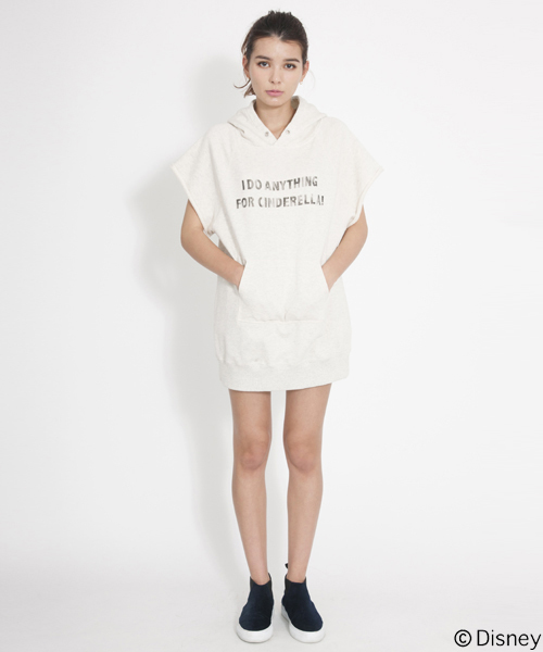 MILKFED.（ミルクフェド）の「CINDERELLA BIG SWEAT HOODIE　（Disney/ディズニー/シンデレラ/ビッグスウェットトップ/プルオーバー）（スウェット・レディース・アッシュ/ホワイト・SMALL/MEDIUM）」の7枚目の写真