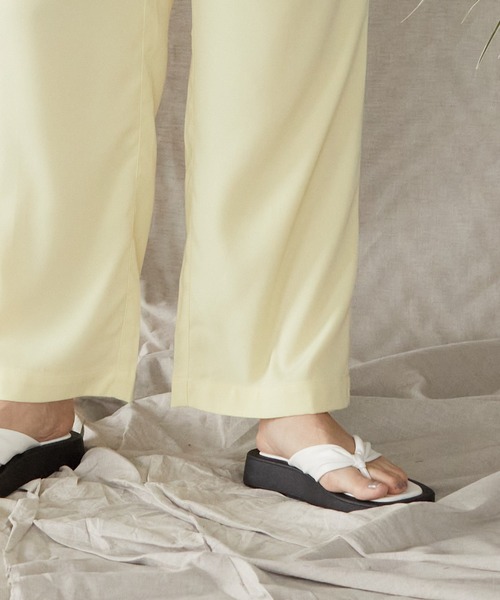 AMERICAN HOLIC（アメリカンホリック）の「厚底トングサンダル（サンダル・レディース・アイボリー/ブラック・S/M/L）」の4枚目の写真