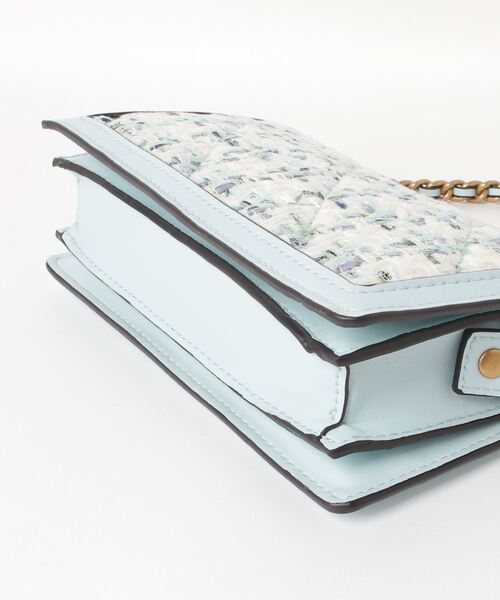 Guess（ゲス）の「ABEY Multi Compartment Shoulder Bag（ショルダーバッグ・レディース・ブルー・ONE SIZE）」の16枚目の写真