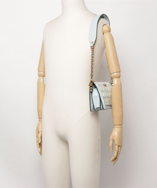 Guess（ゲス）の「ABEY Multi Compartment Shoulder Bag（ショルダーバッグ・レディース・ブルー・ONE SIZE）」の18枚目の写真