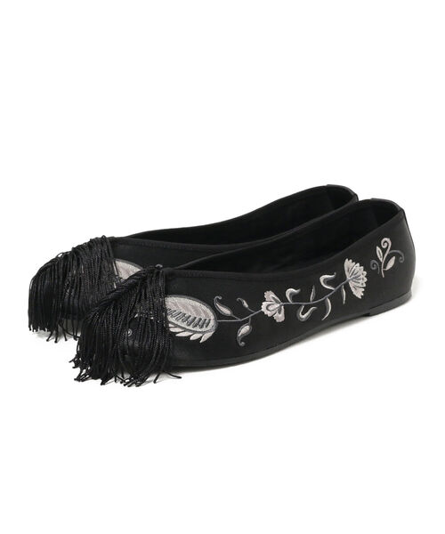 BEAMS BOY(ビームスボーイ)の「FUJIN TREE × maturely / Fringe Chinese Shose(パンプス・レディース・ブラック/オリーブ・38/39/37)」の1枚目の写真