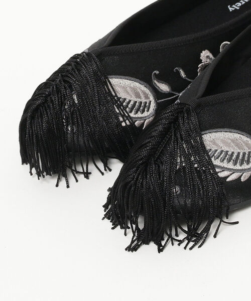 BEAMS BOY(ビームスボーイ)の「FUJIN TREE × maturely / Fringe Chinese Shose(パンプス・レディース・ブラック/オリーブ・38/39/37)」の3枚目の写真