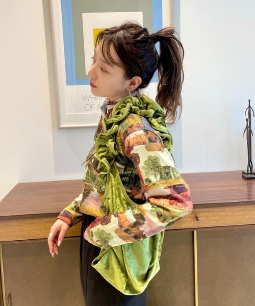 Ray BEAMS（レイビームス）の「HELOYSE / クラッシュ ベロア トートバッグ（トートバッグ・レディース・ブラック/ライム・ONE SIZE）」の16枚目の写真