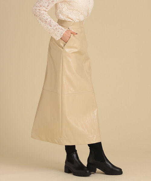 Ray BEAMS（レイビームス）の「Ray BEAMS / パテント フェイクレザー スカート（スカート・レディース・ブラック/ベージュ・0/1）」の20枚目の写真