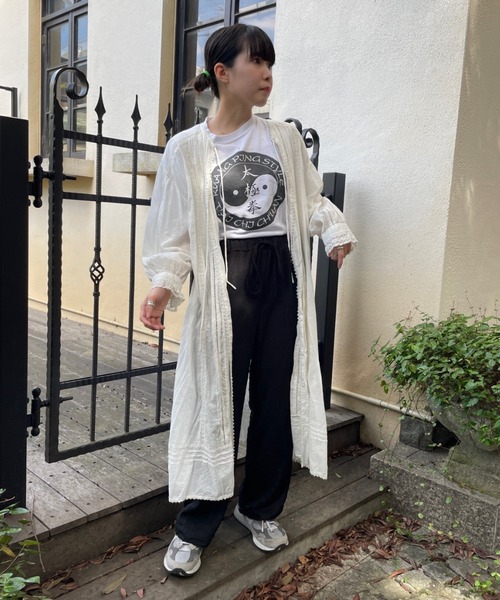 DuKKah（デュカ）の「Dukkah/【低身長向け】ストレートイージーパンツ（スラックス・レディース・ブラック/パープル/マスタード/ダークグリーン/ピンク系その他・X-SMALL）」の2枚目の写真