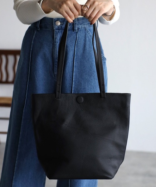 GUSCIO(グッシオ)の「【グッシオレザー】シュリンクレザー トートバッグ 牛革(トートバッグ・レディース・ブラック/レッド/ブルー/ダークグレー/ベージュ系その他・FREE)」の2枚目の写真