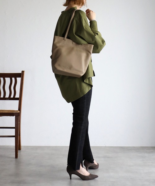 GUSCIO(グッシオ)の「【グッシオレザー】シュリンクレザー トートバッグ 牛革(トートバッグ・レディース・ブラック/レッド/ブルー/ダークグレー/ベージュ系その他・FREE)」の21枚目の写真