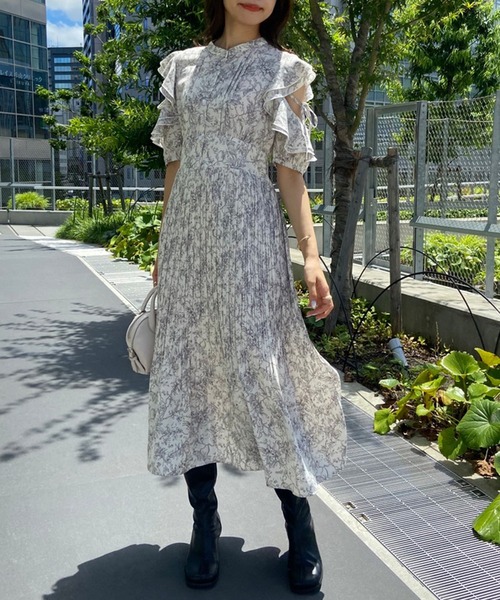 OLIVE des OLIVE（オリーブデオリーブ）の「ラッフル肩あきプリーツ