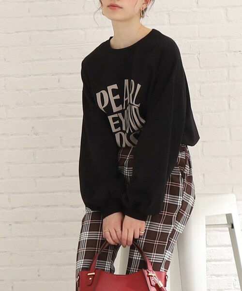 Cutie Blonde（キューティーブロンド）の「◆【レトロ感が可愛い】英字ロゴぽわん袖ロンT（Tシャツ/カットソー・レディース・ホワイト系その他/ホワイト系その他2/ホワイト系その他3/ブラック系1/ベージュ系/黄緑系3・02/03）」の4枚目の写真