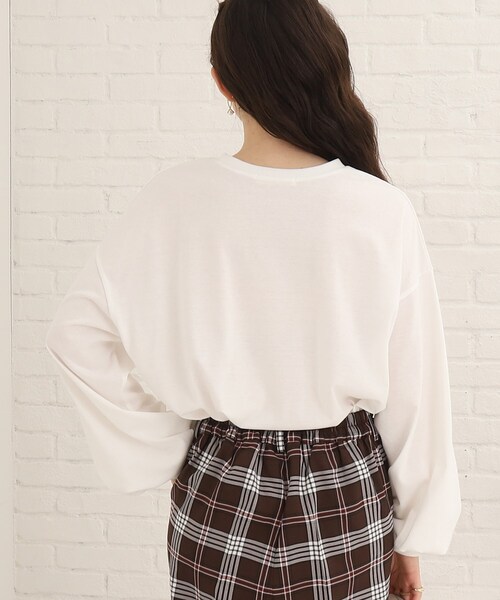 Cutie Blonde（キューティーブロンド）の「◆【レトロ感が可愛い】英字ロゴぽわん袖ロンT（Tシャツ/カットソー・レディース・ホワイト系その他/ホワイト系その他2/ホワイト系その他3/ブラック系1/ベージュ系/黄緑系3・02/03）」の10枚目の写真