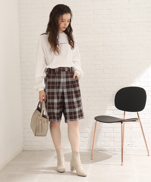 Cutie Blonde（キューティーブロンド）の「◆【レトロ感が可愛い】英字ロゴぽわん袖ロンT（Tシャツ/カットソー・レディース・ホワイト系その他/ホワイト系その他2/ホワイト系その他3/ブラック系1/ベージュ系/黄緑系3・02/03）」の16枚目の写真