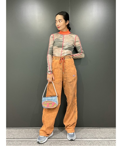 DIESEL(ディーゼル)の「レディース 長袖 Tシャツ トップス(その他トップス・レディース・カーキ/ブルー・X-LARGE/LARGE/SMALL/MEDIUM)」の18枚目の写真