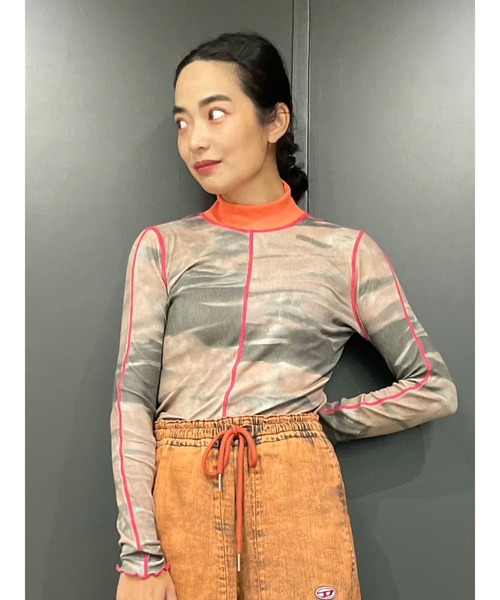 DIESEL(ディーゼル)の「レディース 長袖 Tシャツ トップス(その他トップス・レディース・カーキ/ブルー・X-LARGE/LARGE/SMALL/MEDIUM)」の17枚目の写真