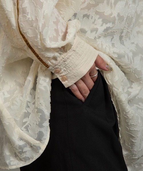 Amiur（エミレ）の「velour tape jacquard blouse（シャツ/ブラウス・レディース・アイボリー/ベージュ/ブラック・FREE）」の12枚目の写真