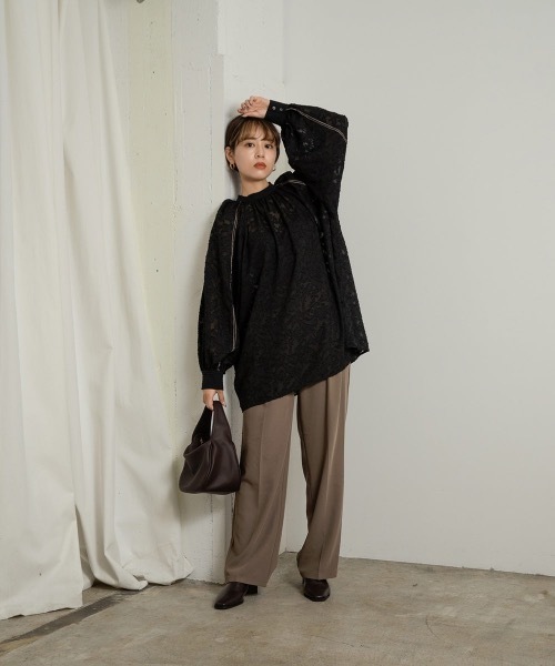 Amiur（エミレ）の「velour tape jacquard blouse（シャツ/ブラウス・レディース・アイボリー/ベージュ/ブラック・FREE）」の4枚目の写真