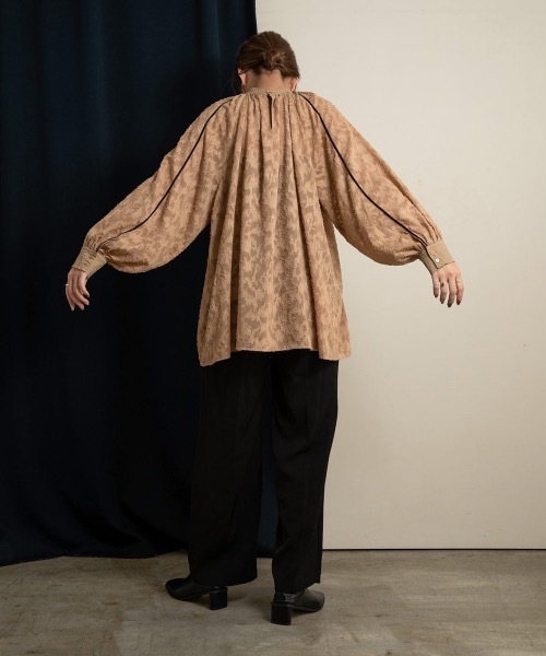 Amiur（エミレ）の「velour tape jacquard blouse（シャツ/ブラウス・レディース・アイボリー/ベージュ/ブラック・FREE）」の11枚目の写真