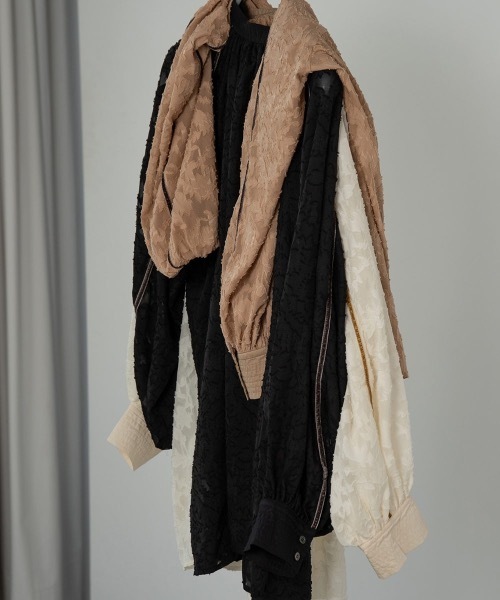 Amiur（エミレ）の「velour tape jacquard blouse（シャツ/ブラウス・レディース・アイボリー/ベージュ/ブラック・FREE）」の7枚目の写真