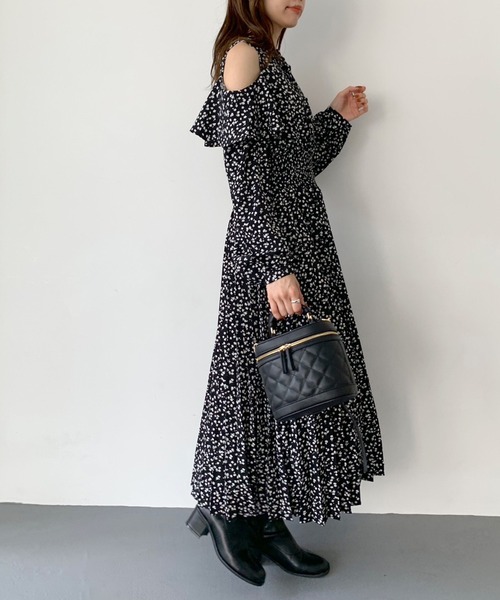 OLIVE des OLIVE（オリーブデオリーブ）の「肩あきプリーツワンピース（ワンピース・レディース・オフホワイト/サックスブルー/ブラック・FREE）」の12枚目の写真