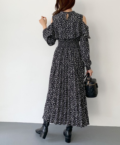 OLIVE des OLIVE（オリーブデオリーブ）の「肩あきプリーツワンピース（ワンピース・レディース・オフホワイト/サックスブルー/ブラック・FREE）」の13枚目の写真