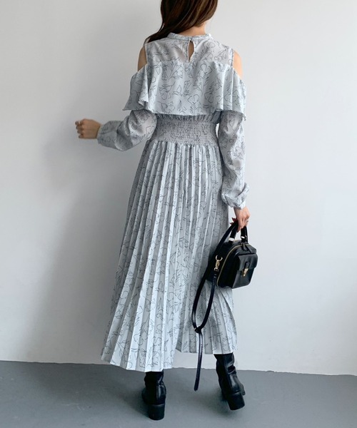 OLIVE des OLIVE（オリーブデオリーブ）の「肩あきプリーツワンピース（ワンピース・レディース・オフホワイト/サックスブルー/ブラック・FREE）」の18枚目の写真