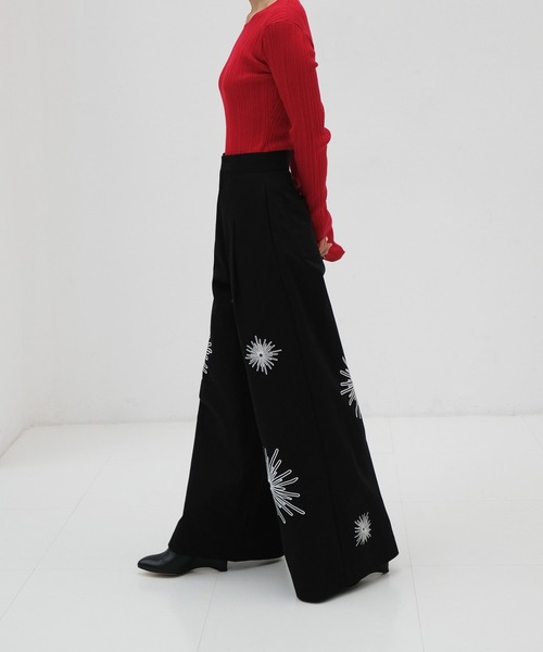 AKTE（アクテ）の「ポイントエンブロイダリーワイドパンツ（その他パンツ・レディース・グリーン/ブラック・1/2）」の14枚目の写真