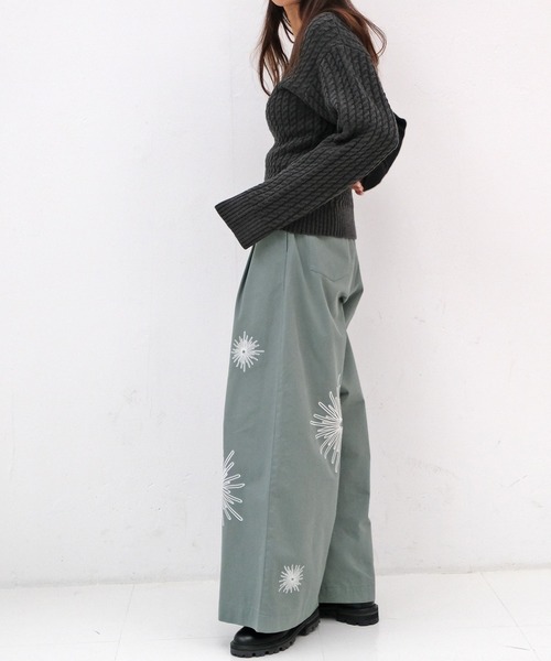 AKTE（アクテ）の「ポイントエンブロイダリーワイドパンツ（その他パンツ・レディース・グリーン/ブラック・1/2）」の6枚目の写真
