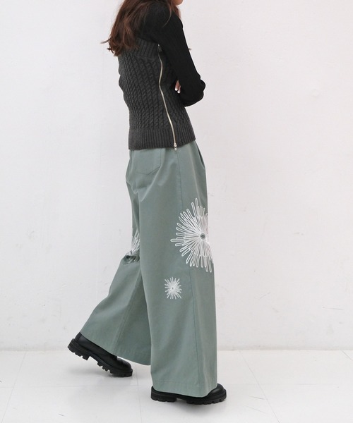 AKTE（アクテ）の「ポイントエンブロイダリーワイドパンツ（その他パンツ・レディース・グリーン/ブラック・1/2）」の8枚目の写真