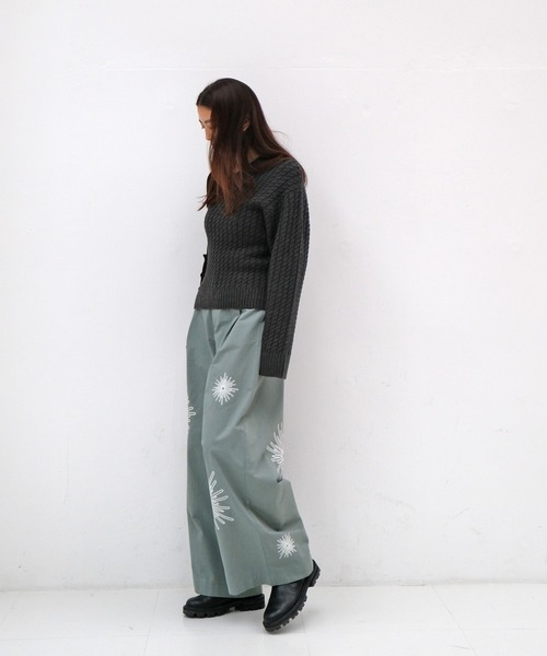 AKTE（アクテ）の「ポイントエンブロイダリーワイドパンツ（その他パンツ・レディース・グリーン/ブラック・1/2）」の9枚目の写真