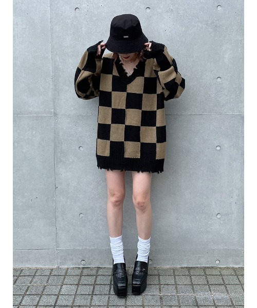 ENVYM(アンビー)の「VネックオーバーサイズKNIT(ニット/セーター・レディース・グレー/ブラック/ベージュ・FREE)」の14枚目の写真