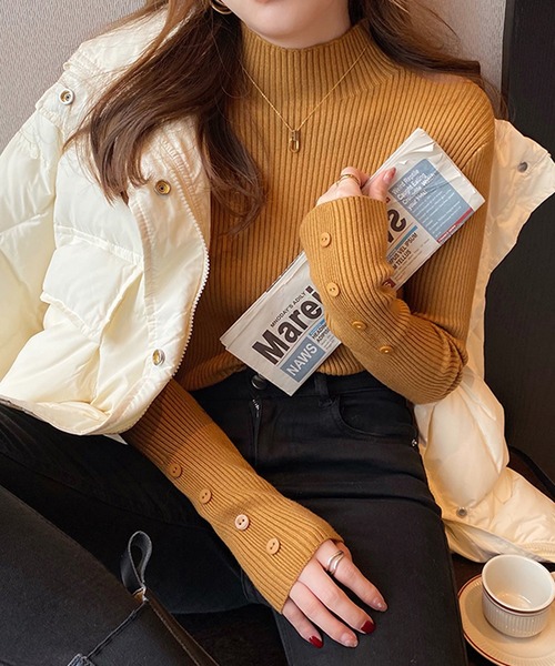 Doula Doula（ドゥーラドゥーラ）の「袖ボタンリブニットトップス（ニット/セーター・レディース・オレンジ/ベージュ/モカ/キャメル/グリーン/ホワイト/ブラウン/グレー/ブルー/ブラック・FREE）」の9枚目の写真