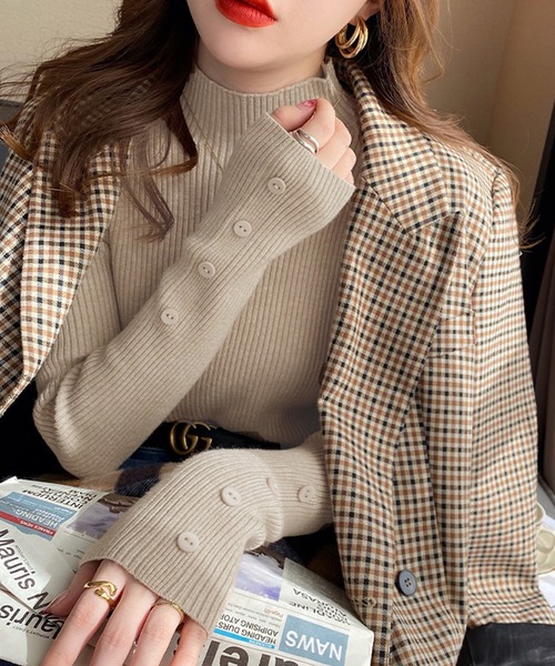 Doula Doula（ドゥーラドゥーラ）の「袖ボタンリブニットトップス（ニット/セーター・レディース・オレンジ/ベージュ/モカ/キャメル/グリーン/ホワイト/ブラウン/グレー/ブルー/ブラック・FREE）」の5枚目の写真