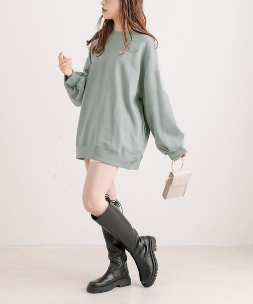 OLIVE des OLIVE（オリーブデオリーブ）の「【WEB限定カラー有】バックプリントDOGチュニックスウェット（スウェット・レディース・グレー/ブラック/ブルー/アイボリー/ミント・FREE）」の6枚目の写真