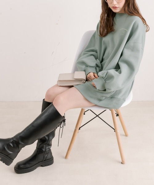 OLIVE des OLIVE（オリーブデオリーブ）の「【WEB限定カラー有】バックプリントDOGチュニックスウェット（スウェット・レディース・グレー/ブラック/ブルー/アイボリー/ミント・FREE）」の11枚目の写真