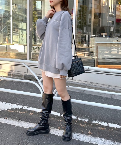 OLIVE des OLIVE（オリーブデオリーブ）の「【WEB限定カラー有】バックプリントDOGチュニックスウェット（スウェット・レディース・グレー/ブラック/ブルー/アイボリー/ミント・FREE）」の14枚目の写真