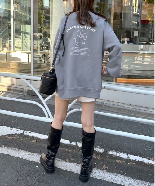 OLIVE des OLIVE（オリーブデオリーブ）の「【WEB限定カラー有】バックプリントDOGチュニックスウェット（スウェット・レディース・グレー/ブラック/ブルー/アイボリー/ミント・FREE）」の15枚目の写真