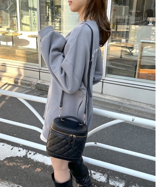 OLIVE des OLIVE（オリーブデオリーブ）の「【WEB限定カラー有】バックプリントDOGチュニックスウェット（スウェット・レディース・グレー/ブラック/ブルー/アイボリー/ミント・FREE）」の17枚目の写真