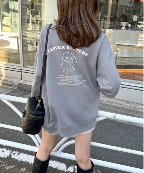 OLIVE des OLIVE（オリーブデオリーブ）の「【WEB限定カラー有】バックプリントDOGチュニックスウェット（スウェット・レディース・グレー/ブラック/ブルー/アイボリー/ミント・FREE）」の18枚目の写真