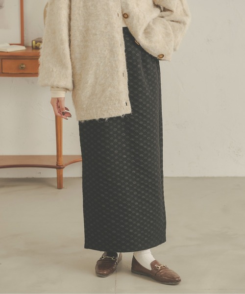 Ambre Neige(アンブルネージュ)の「花柄ジャガードIラインスカート/【WEB/EC限定商品】(スカート・レディース・ベージュ/アイボリー/ブラック・MEDIUM/SMALL)」の11枚目の写真