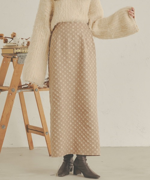 Ambre Neige(アンブルネージュ)の「花柄ジャガードIラインスカート/【WEB/EC限定商品】(スカート・レディース・ベージュ/アイボリー/ブラック・MEDIUM/SMALL)」の15枚目の写真