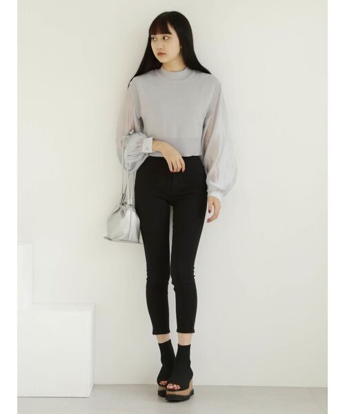 MURUA（ムルーア）の「シャイニースリーブドッキングニット（ニット/セーター・レディース・ブラック/グレー・FREE）」の9枚目の写真