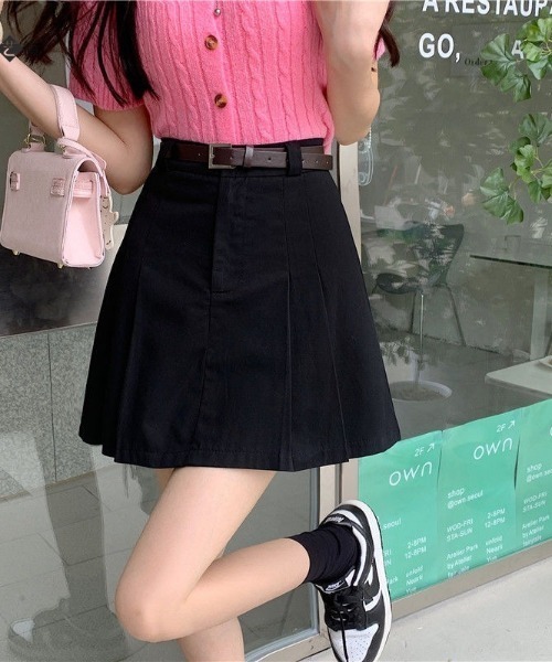 gossip!ロサンゼルス(ゴシップロサンゼルス)の「ベルト付きプリーツミニスカート(スカート・レディース・ベージュ/ブラック・M/S/L)」の6枚目の写真
