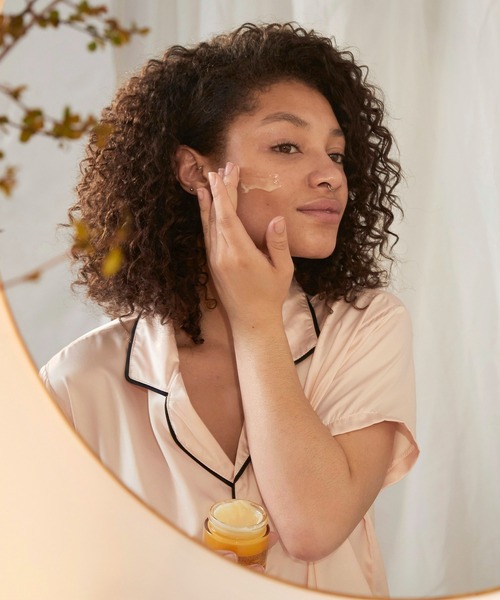 オイルズオブライフ インテンスリー　リバイタライジング スリーピングクリーム THE BODY SHOP（ザ・ボディショップ）の「オイルズオブライフ