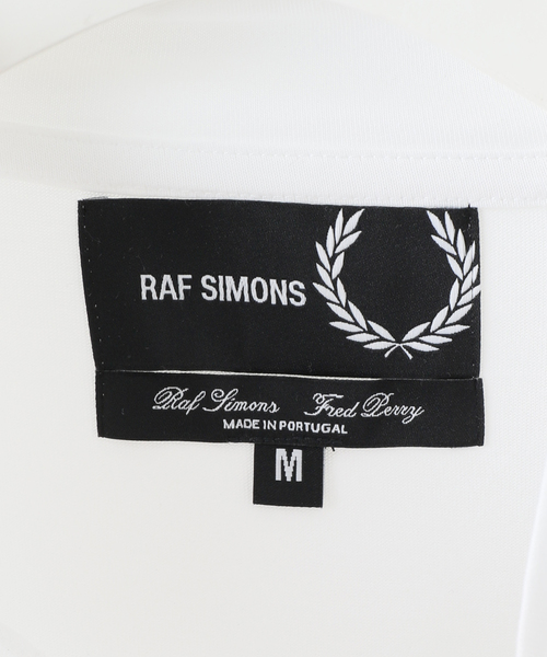 FRED PERRY×RAF SIMONS（フレッドペリーラフシモンズ）の「【RAFSIMONS × FREDPERRY】 HIGN NECK T-SH（Tシャツ/カットソー・メンズ・ホワイト・SMALL/MEDIUM）」の10枚目の写真