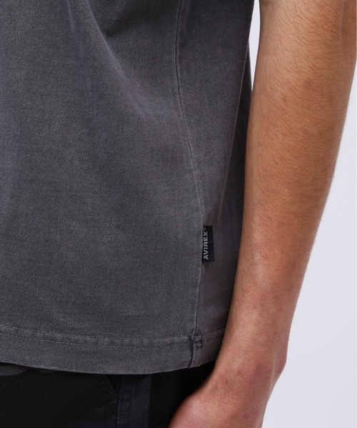 AVIREX(アヴィレックス)の「《DAILY/デイリー》FADE WASH POCKET T-SHIRT / フェード ウォッシュ ポケット Tシャツ / AVIREX / アヴィレックス(Tシャツ/カットソー・メンズ・ピンク/チャコール/オレンジ/グレー系その他3/オリーブ系・L/M/XL/2XL)」の7枚目の写真