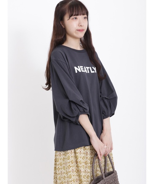 Samansa Mos2(サマンサ モスモス)の「ロゴプリント袖タックTシャツ(Tシャツ/カットソー・レディース・チャコール/イエロー/オフホワイト/グリーン/ピンク・フリ-)」の3枚目の写真